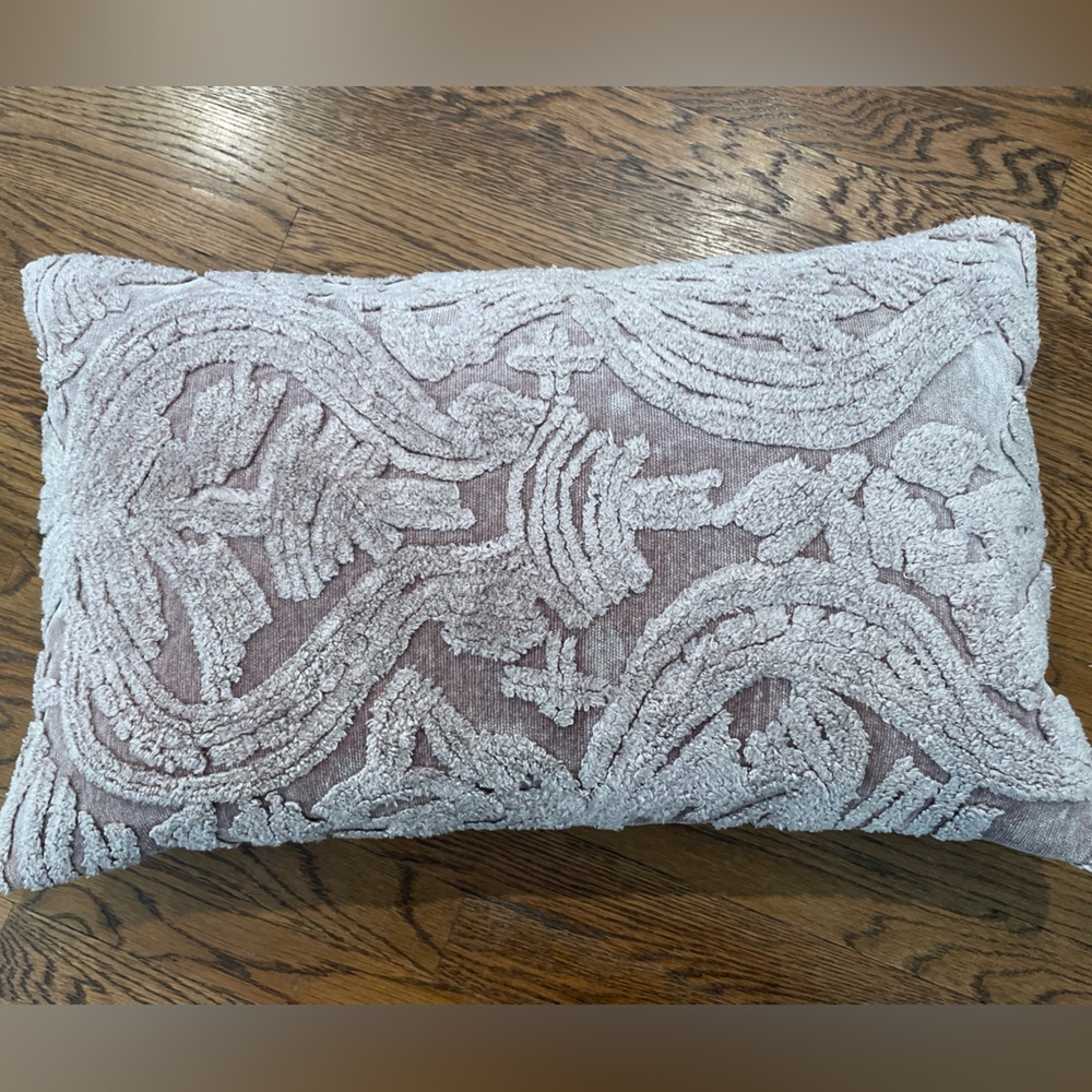 Pottery Barn Natalia Jacquard Lumbar Chenille Mauve Pink Pillow W/insert 16”x26”